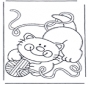 Gato com brinquedo