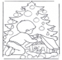 Rapaz com árvore de Natal